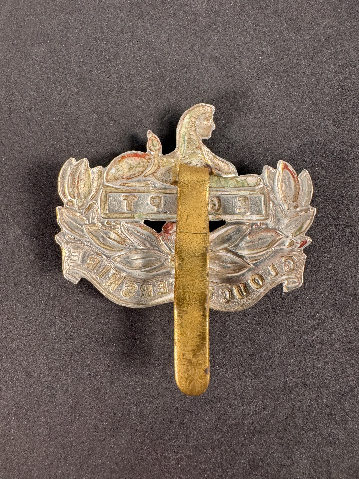 WW1 British Army Gloucestershire Regiment Cap Badge