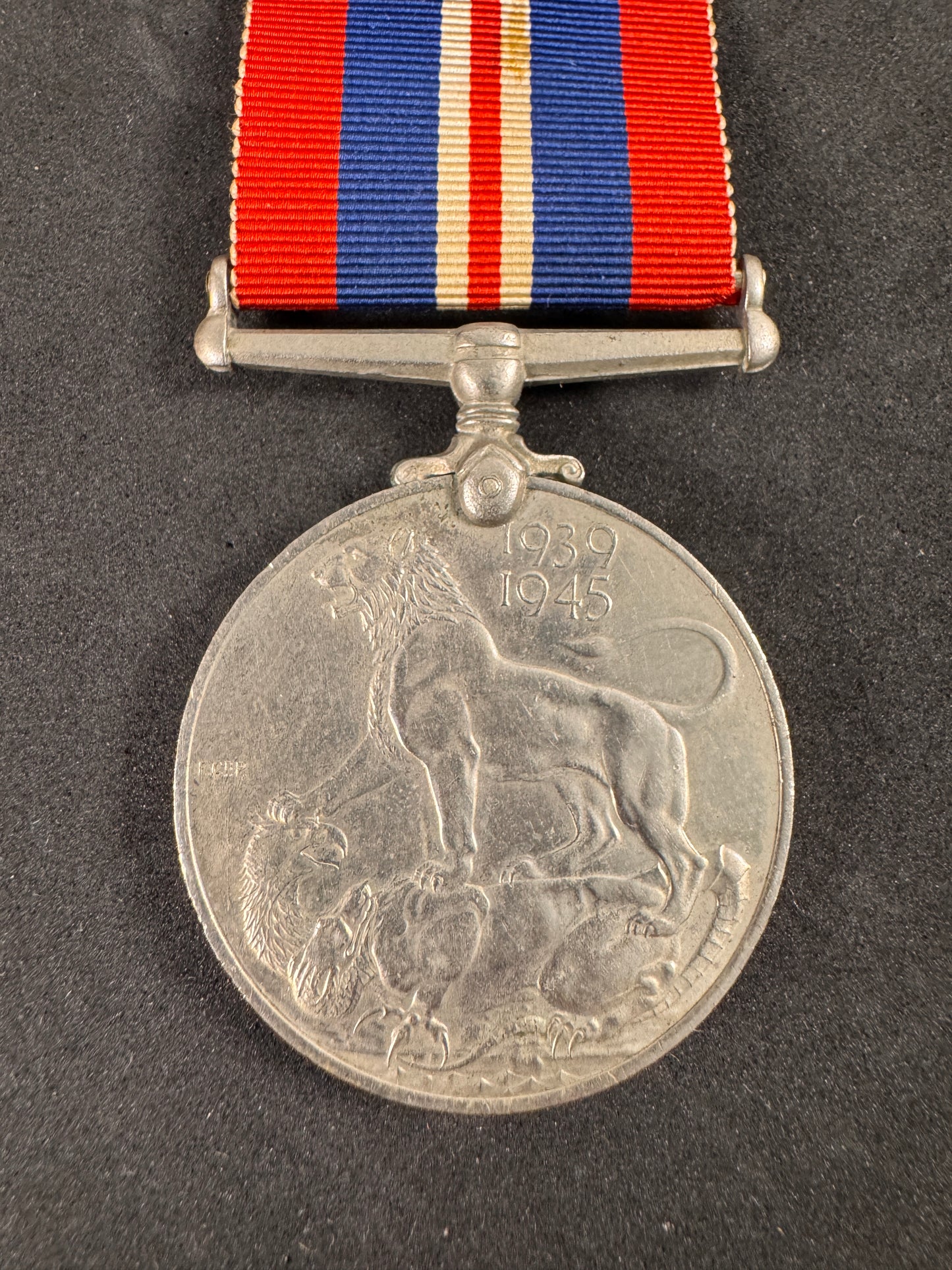 Photo 3 of WW2 British 1939-1945 War Medal - Original Campaign Service Award - collectible militaria item