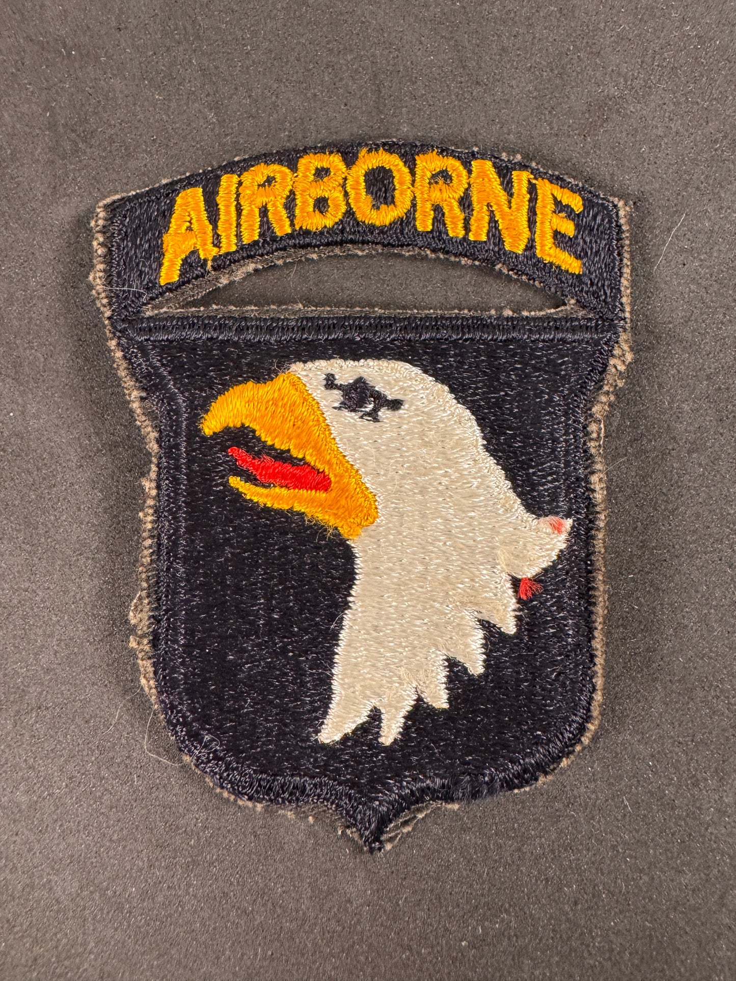Photo 1 of WW2 United States 101st Airborne Arm Badge Insignia - Screaming Eagles - collectible militaria item