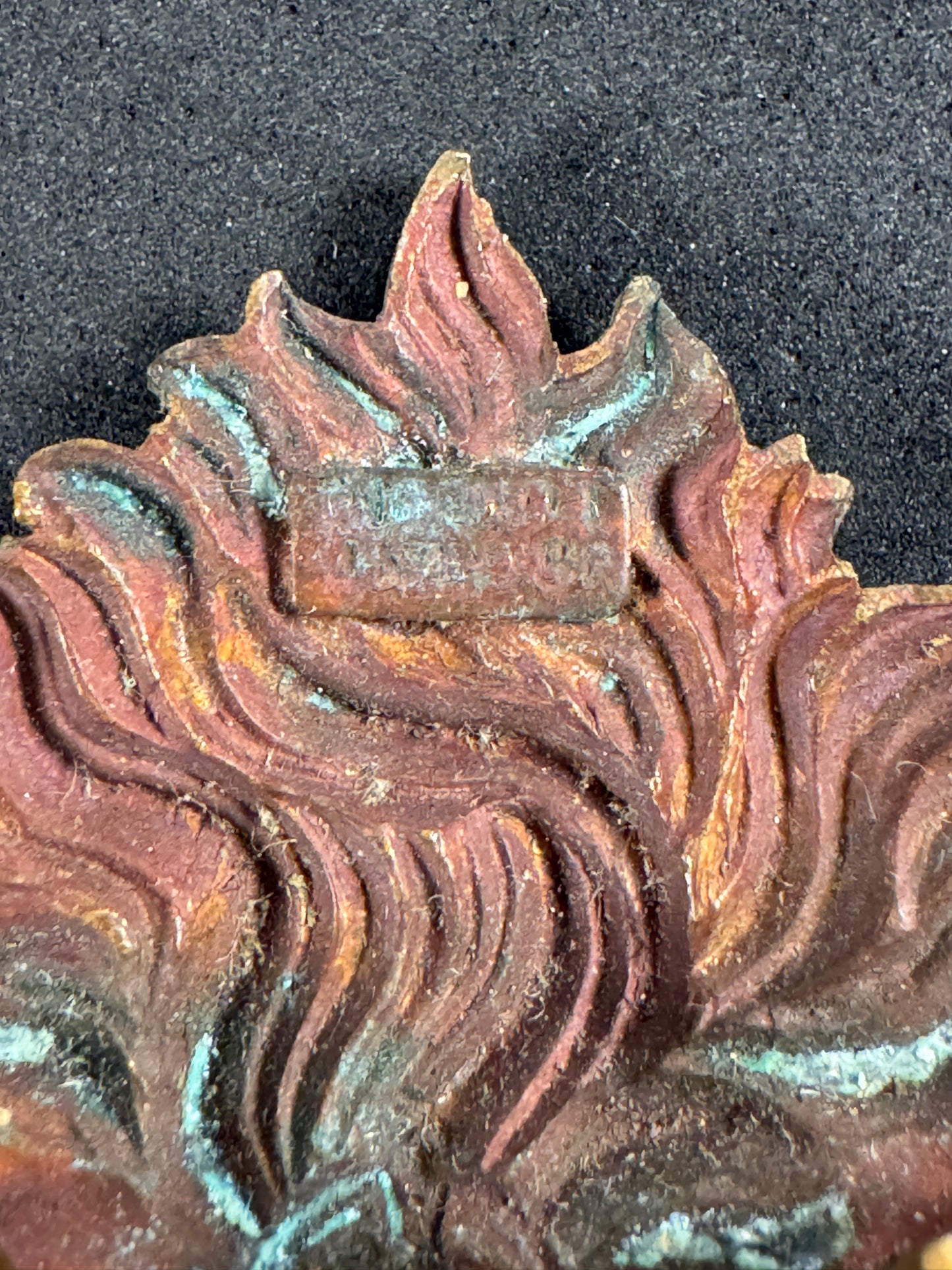 Photo 3 of WW1 British Army Royal Fusiliers Officer’s Cap Badge - J.R. Gaunt London - collectible militaria item