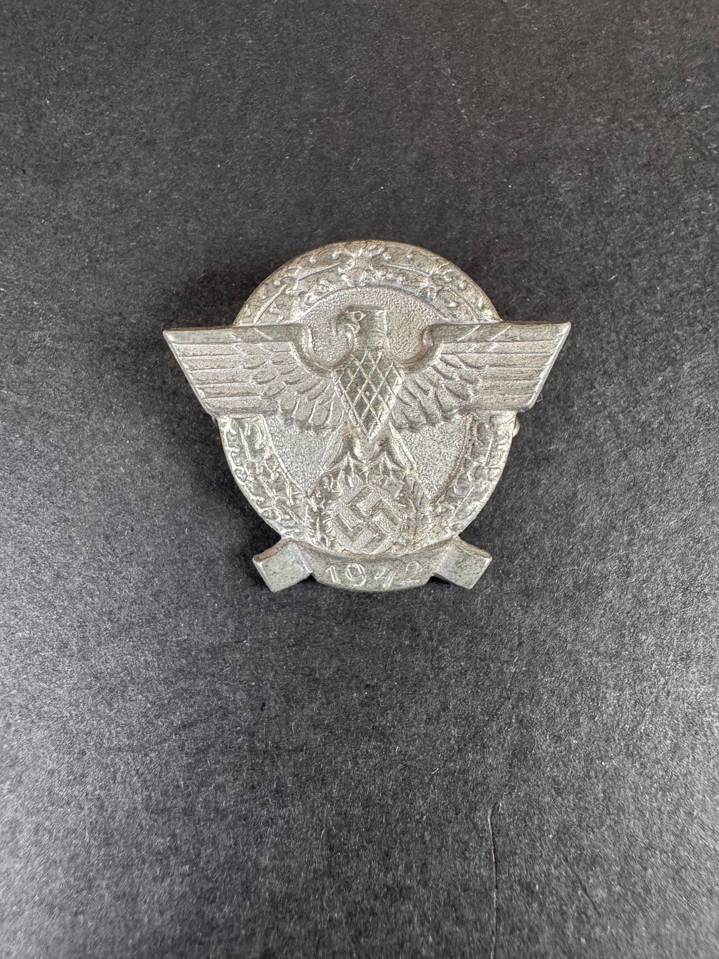 Photo 2 of 1942 German Police Donation Tinnie Badge - collectible militaria item