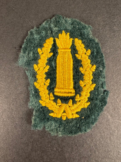 Photo 1 of WW2 German Artillery Gun Layer Proficiency Sleeve Badge - collectible militaria item
