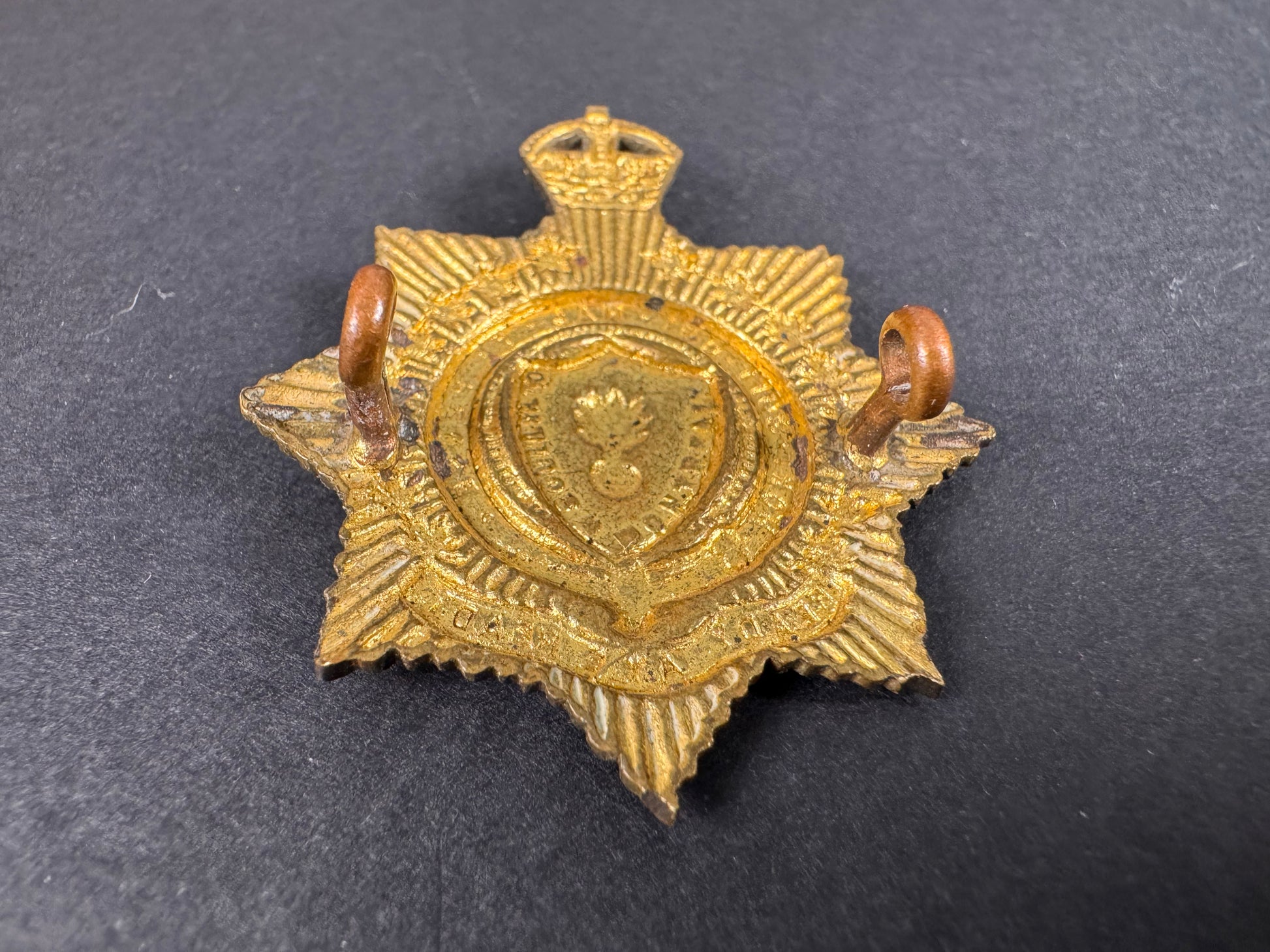Photo 3 of WW2 Canadian Royal Regiment Toronto Grenadiers Cap Badge - collectible militaria item