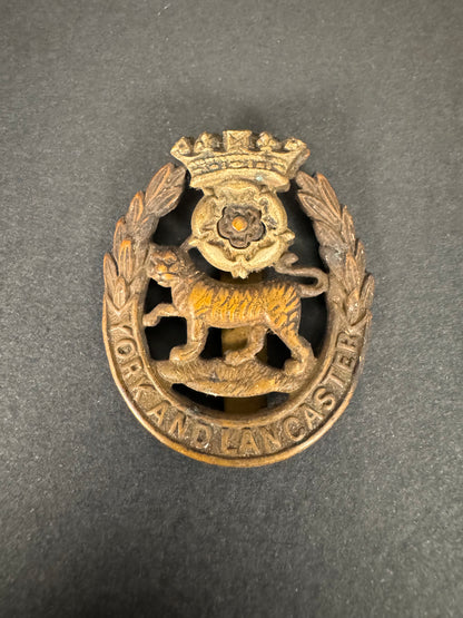 Photo 1 of WW1 British Army the York And Lancaster Regiment Cap Badge - collectible militaria item