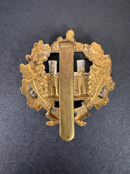 Photo 2 of WW1 British Army The Essex Infantry Regiment Cap Badge - collectible militaria item