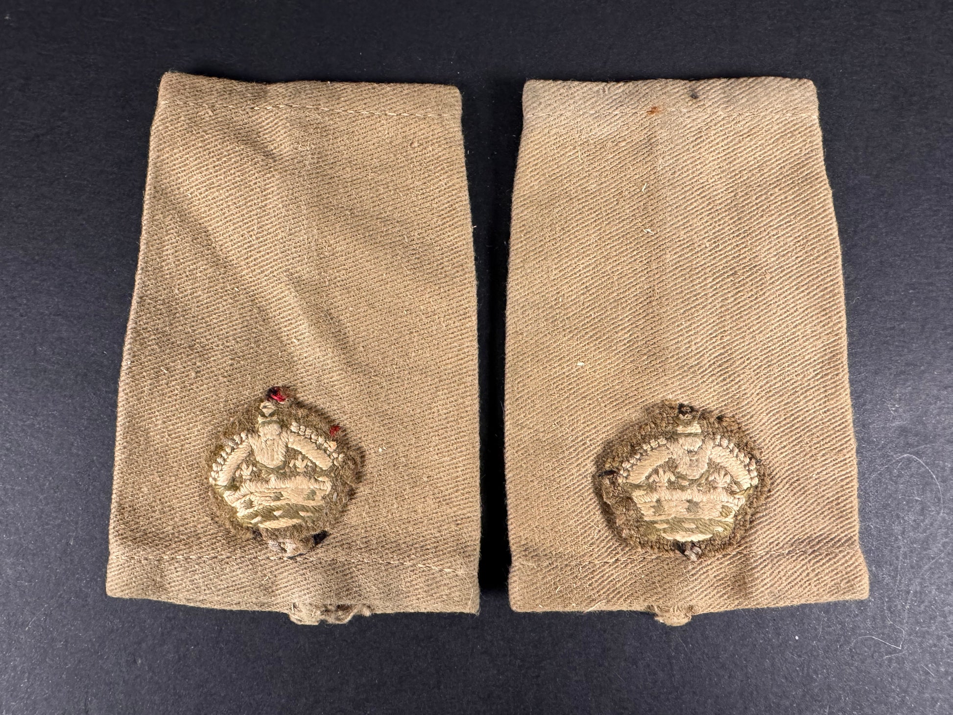 Photo 1 of WW2 British Army Officer's (Major) Overseas Shoulder Rank Slide Epaulettes - collectible militaria item