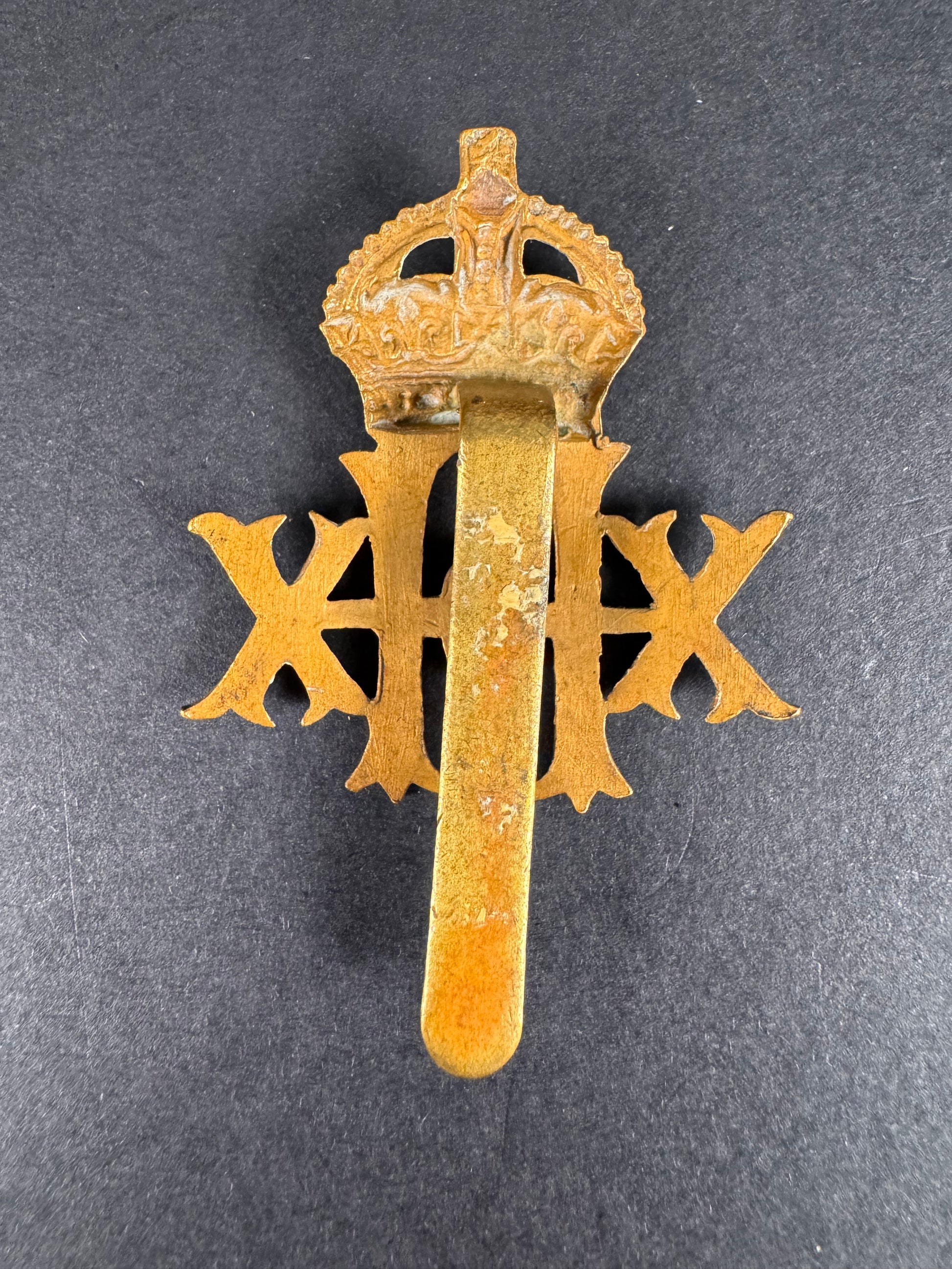 Photo 2 of WW1 British Army XX 20th Hussars Cavalry Cap Badge - collectible militaria item