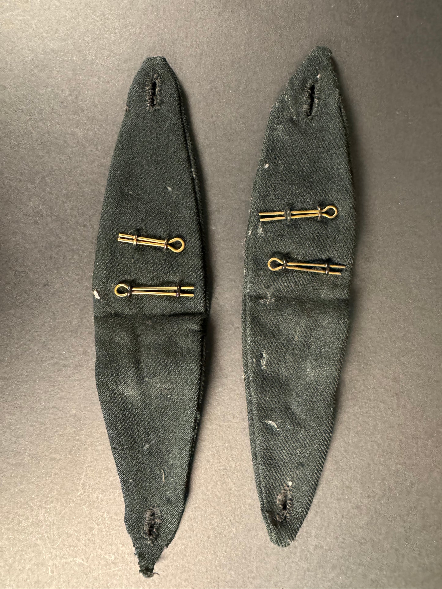 Photo 3 of WW2 British Army Royal Ulster Rifles Officer's Shoulder Rank Slide Epaulettes - collectible militaria item