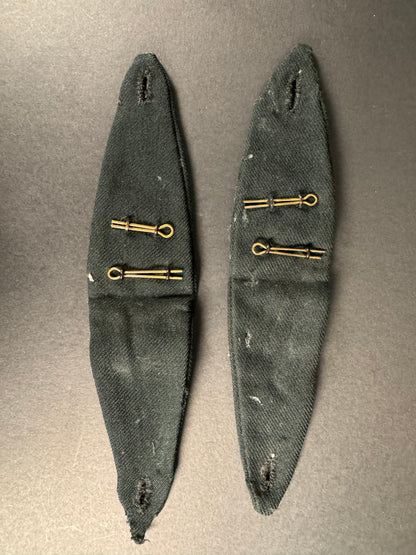 Photo 3 of WW2 British Army Royal Ulster Rifles Officer's Shoulder Rank Slide Epaulettes - collectible militaria item
