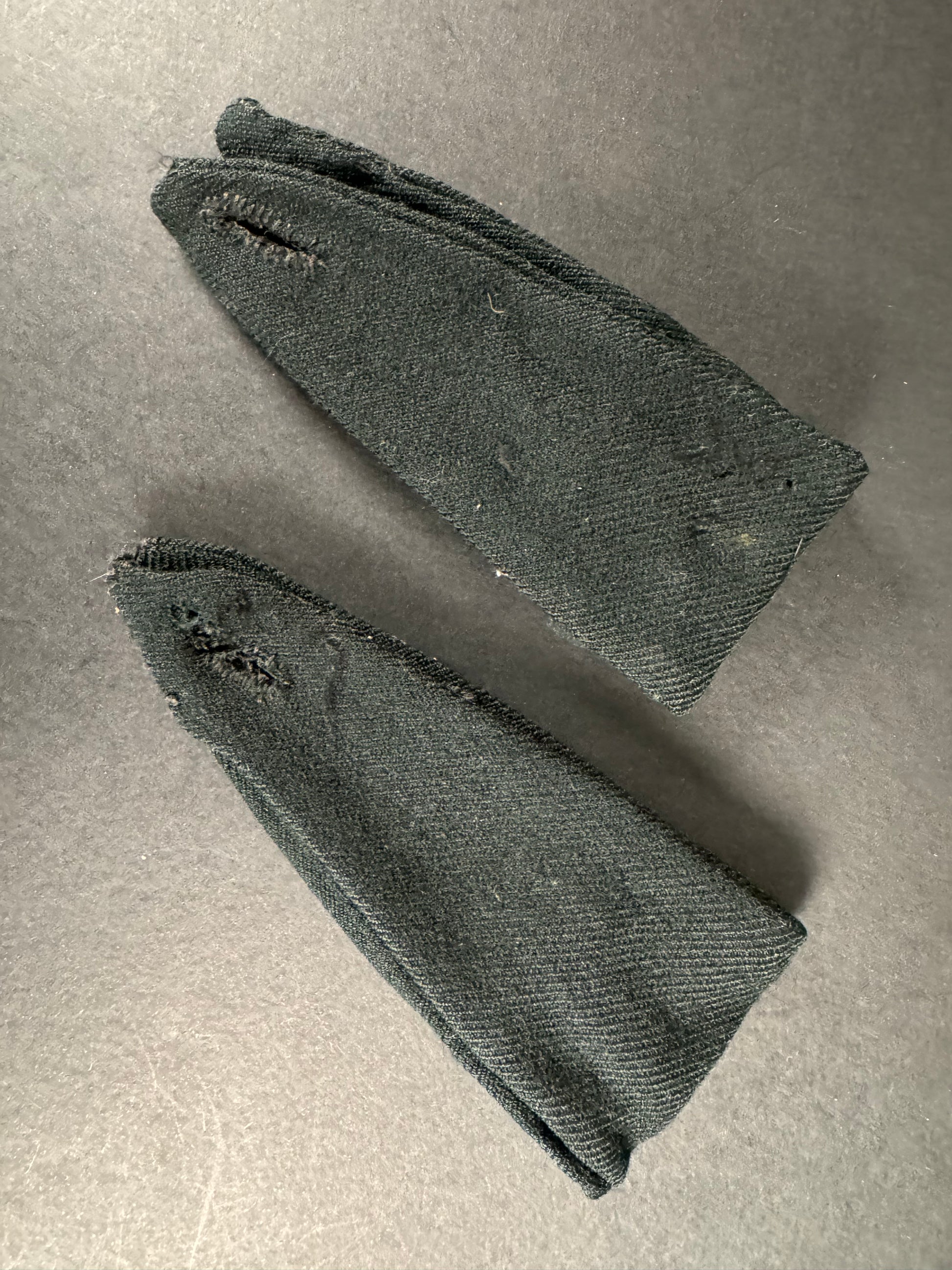 Photo 4 of WW2 British Army Royal Ulster Rifles Officer's Shoulder Rank Slide Epaulettes - collectible militaria item