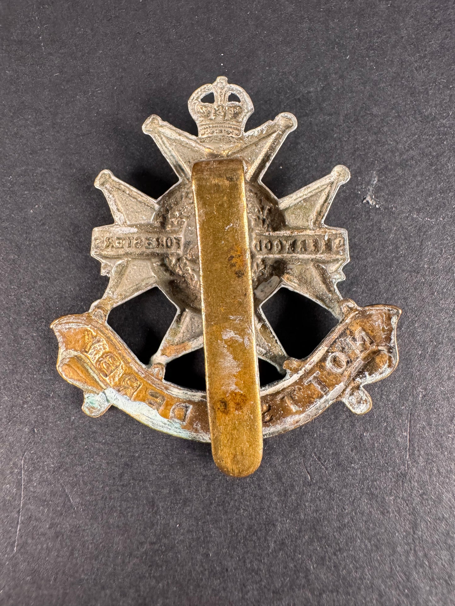 Photo 2 of WW1 British Army Notts & Derby Regiment Cap Badge - collectible militaria item