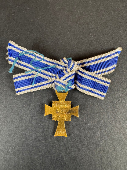 Photo 3 of Third Reich Mother's Cross of Honour in Gold Miniature - collectible militaria item