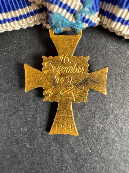 Photo 4 of Third Reich Mother's Cross of Honour in Gold Miniature - collectible militaria item