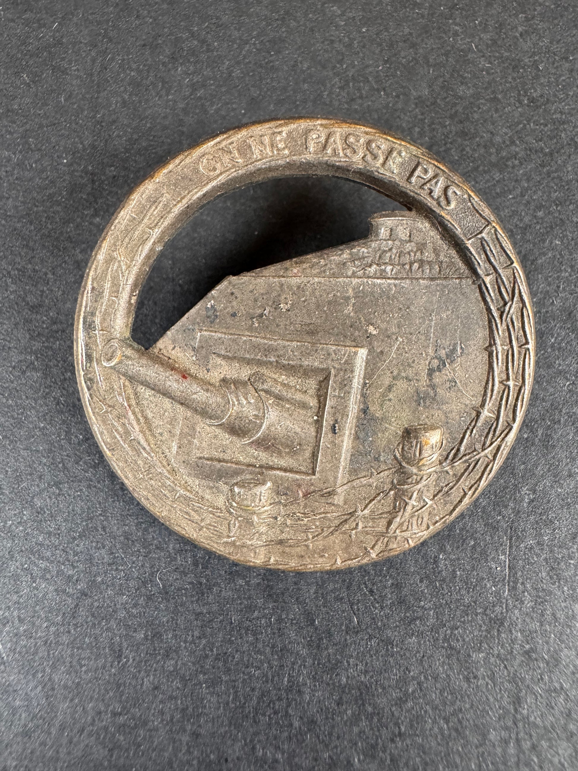 Photo 1 of WW2 French Army Maginot Line 'On Ne Passe Pas' Badge - collectible militaria item