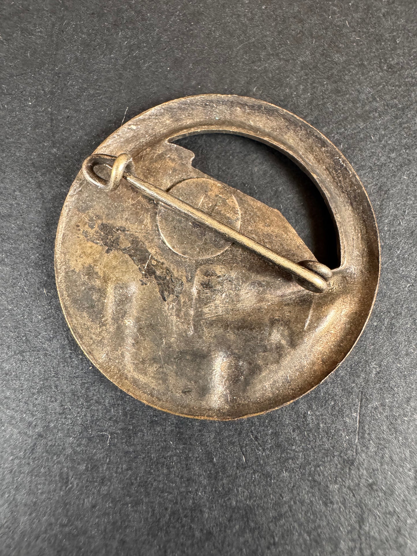 Photo 2 of WW2 French Army Maginot Line 'On Ne Passe Pas' Badge - collectible militaria item