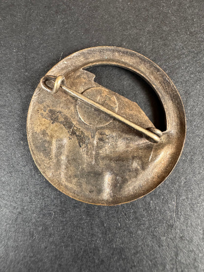 Photo 2 of WW2 French Army Maginot Line 'On Ne Passe Pas' Badge - collectible militaria item