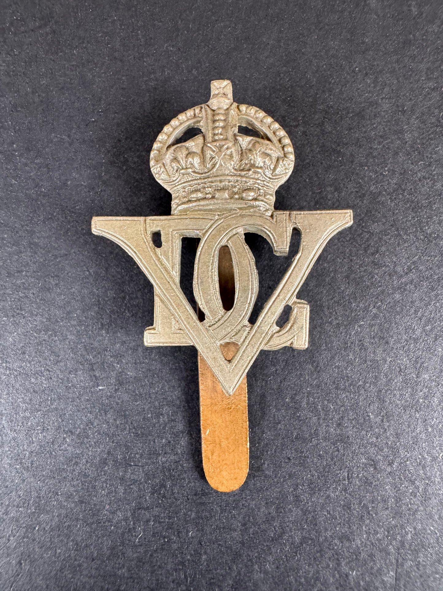 Photo 1 of WW2 British Army VDG 5th Dragoon Guards (Cavalry) Cap Badge - collectible militaria item