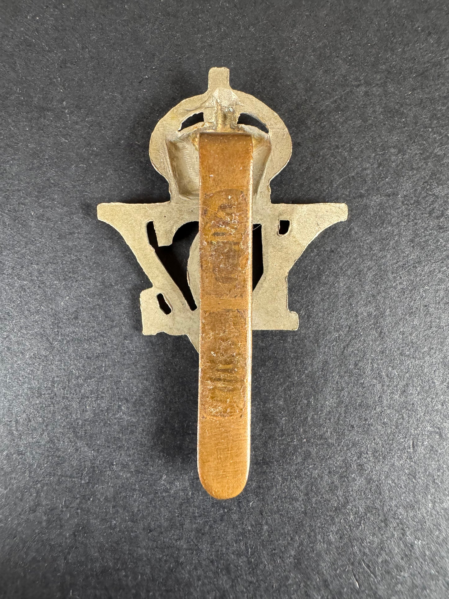 Photo 2 of WW2 British Army VDG 5th Dragoon Guards (Cavalry) Cap Badge - collectible militaria item