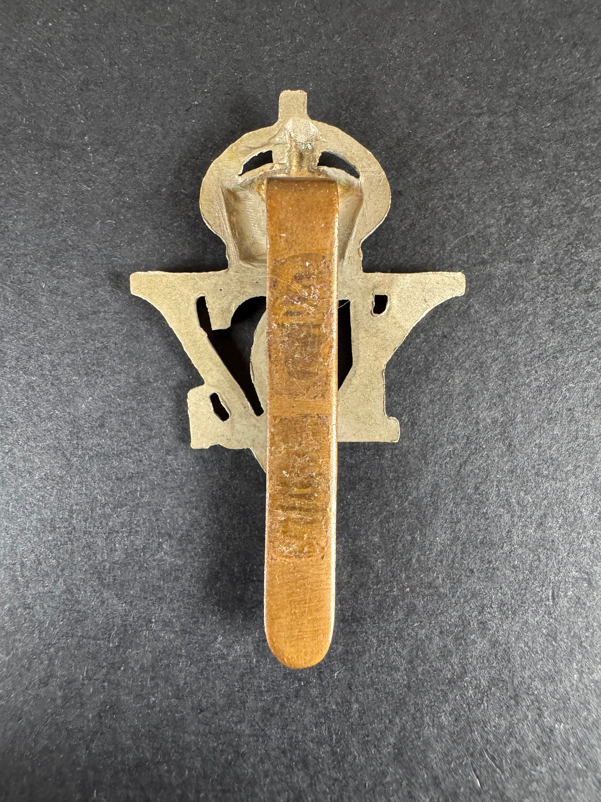 Photo 2 of WW2 British Army VDG 5th Dragoon Guards (Cavalry) Cap Badge - collectible militaria item