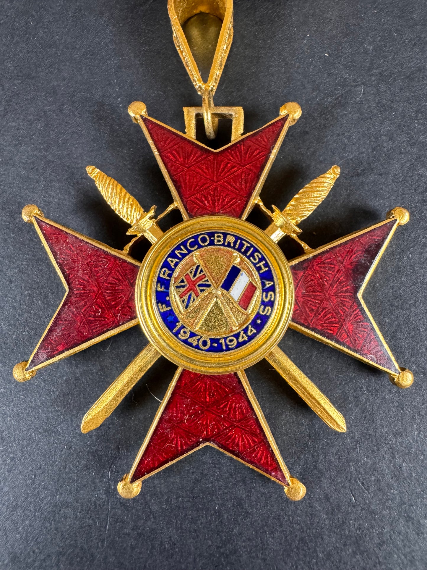 Photo 2 of WW2 Franco British Association Medal For World War II Actions 1940-1944 - collectible militaria item