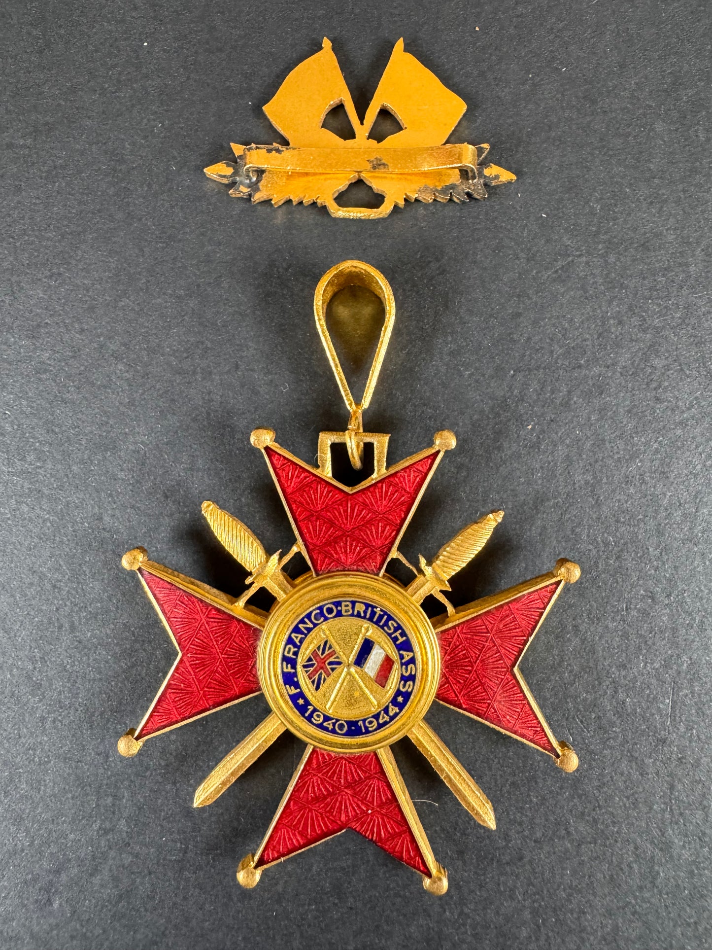Photo 4 of WW2 Franco British Association Medal For World War II Actions 1940-1944 - collectible militaria item
