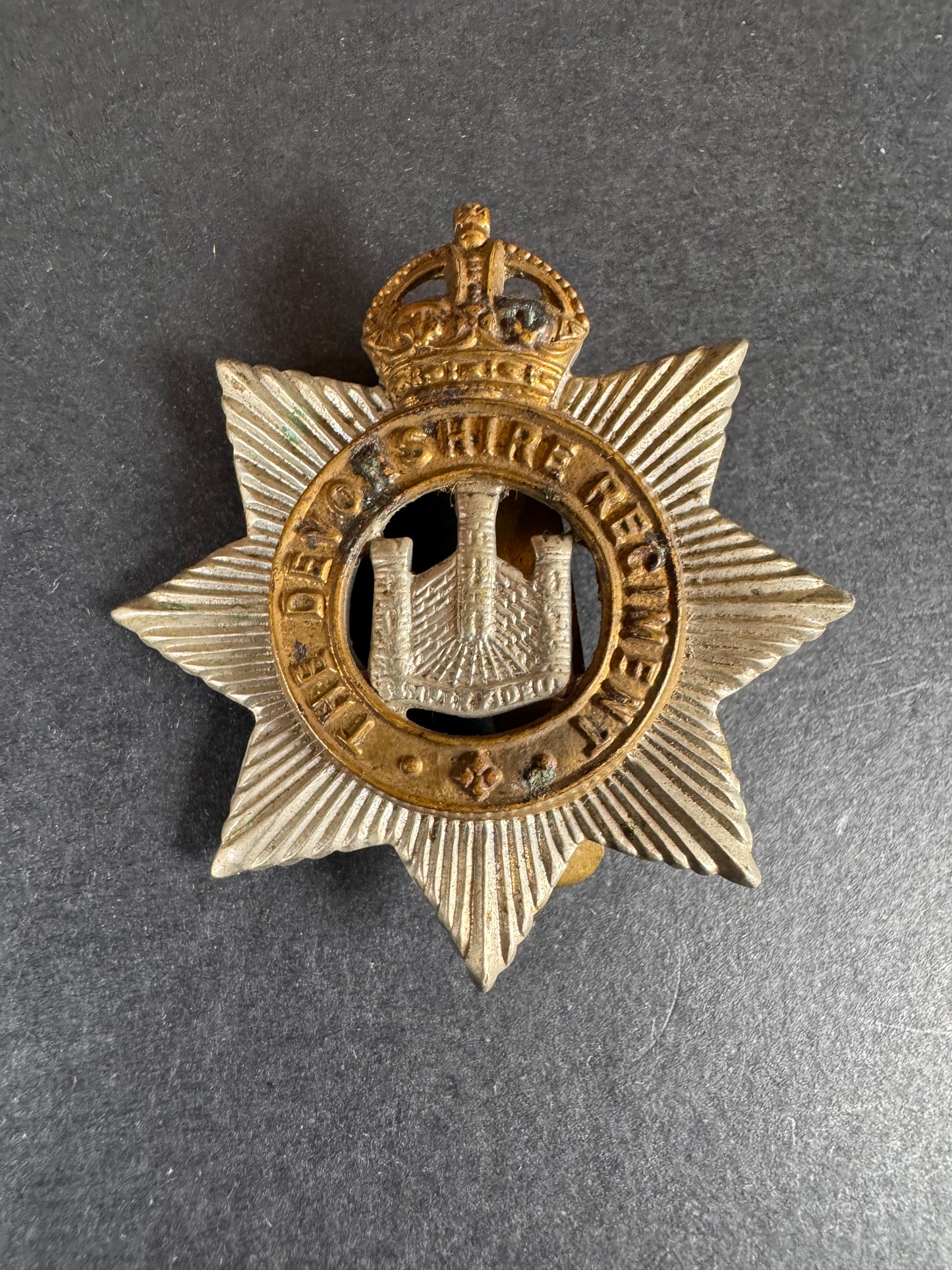 Photo 1 of WW1 British Army Devonshire Infantry Regiment Cap Badge - collectible militaria item
