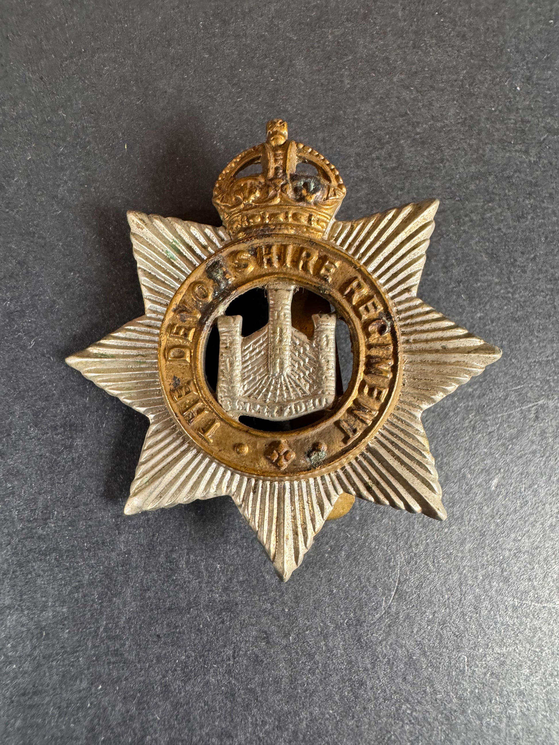 Photo 1 of WW1 British Army Devonshire Infantry Regiment Cap Badge - collectible militaria item