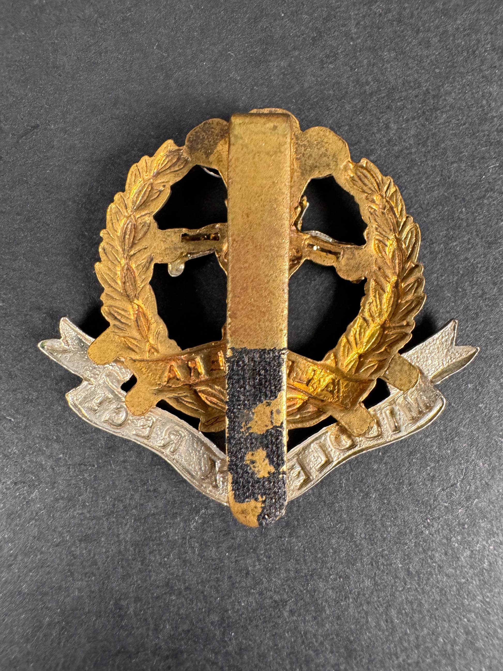 Photo 2 of WW1 British Army The Middlesex Infantry Regiment Cap Badge - collectible militaria item