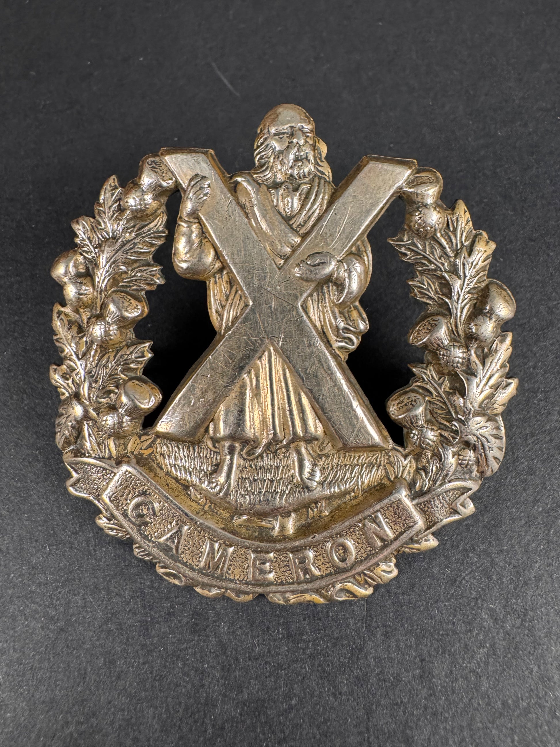 Photo 1 of WW1 British Army Queen's Own Cameron Highlanders Glengarry Cap Badge - collectible militaria item