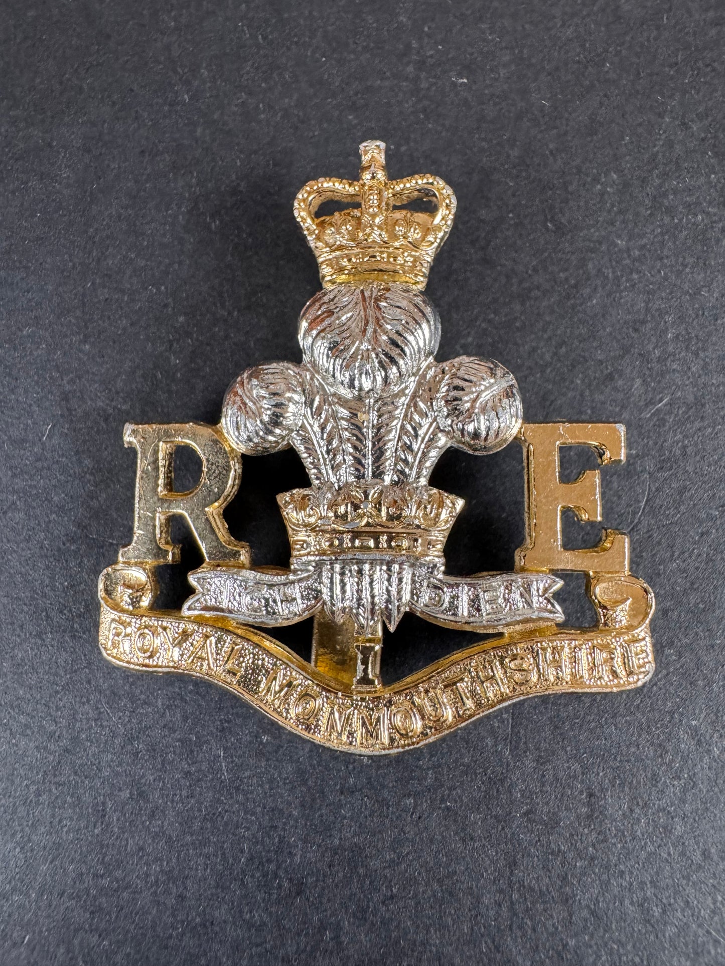 Photo 1 of After WW2 British Army Royal Monmouthshire Militia Cap Badge - collectible militaria item