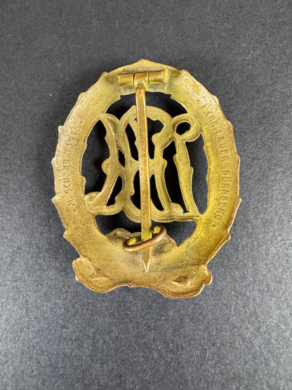 Photo 2 of Weimar Republic Germany DRA Sports Badge in Bronze - collectible militaria item