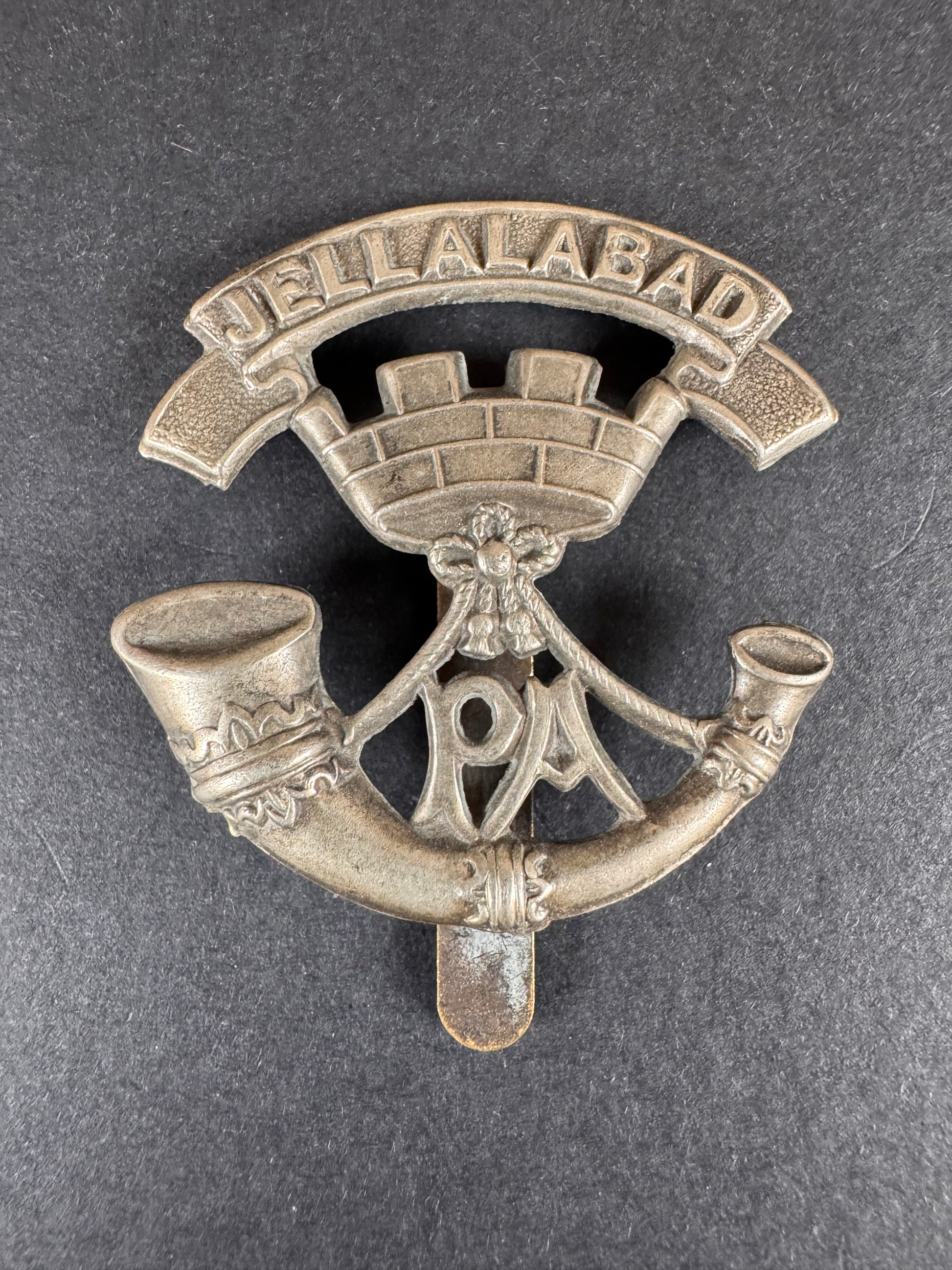Photo 1 of WW1 British Army Somerset Light Infantry Cap Badge - collectible militaria item
