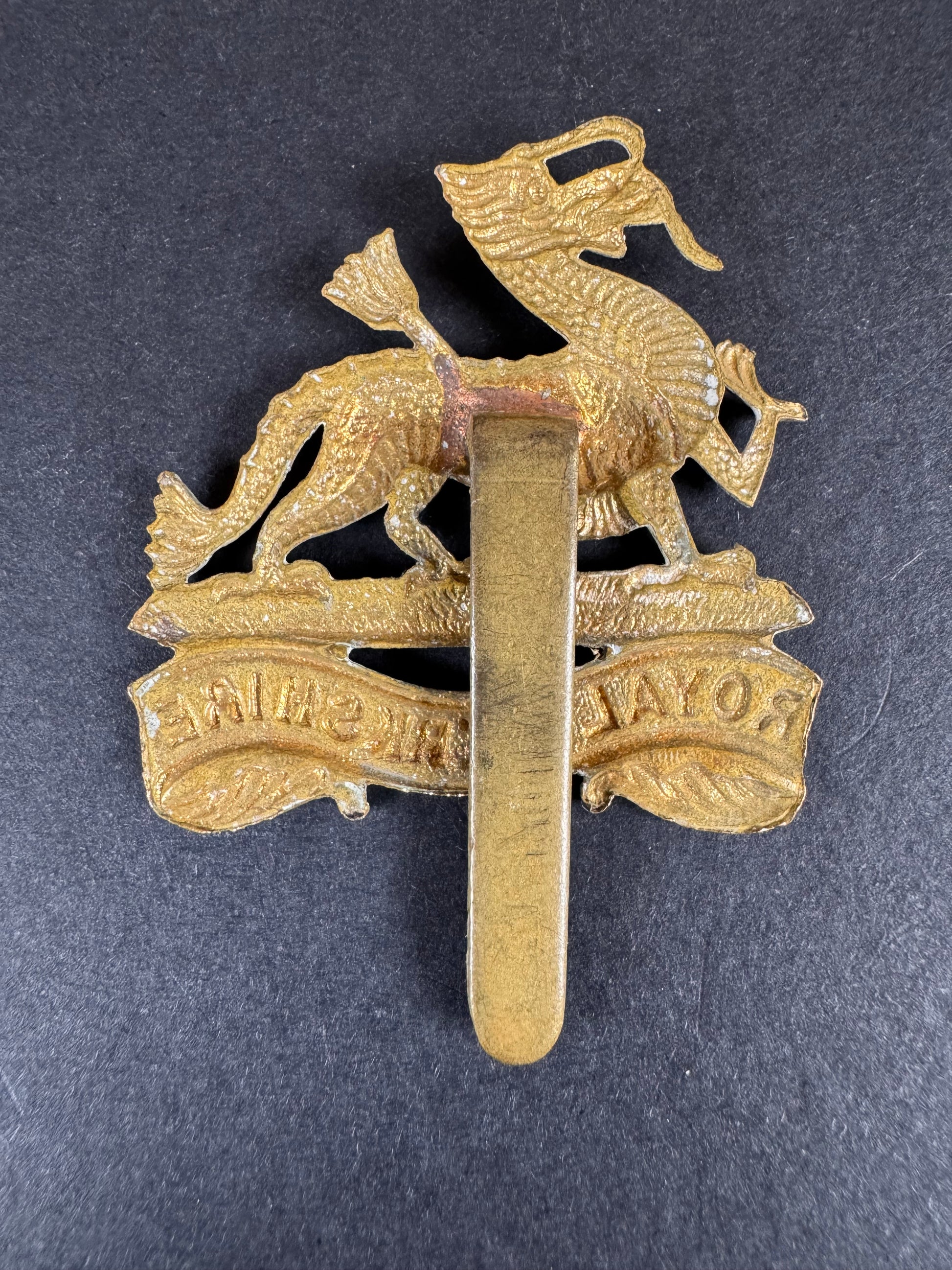 Photo 2 of WW1 British Army Royal Berkshire Regiment Cap Badge - collectible militaria item