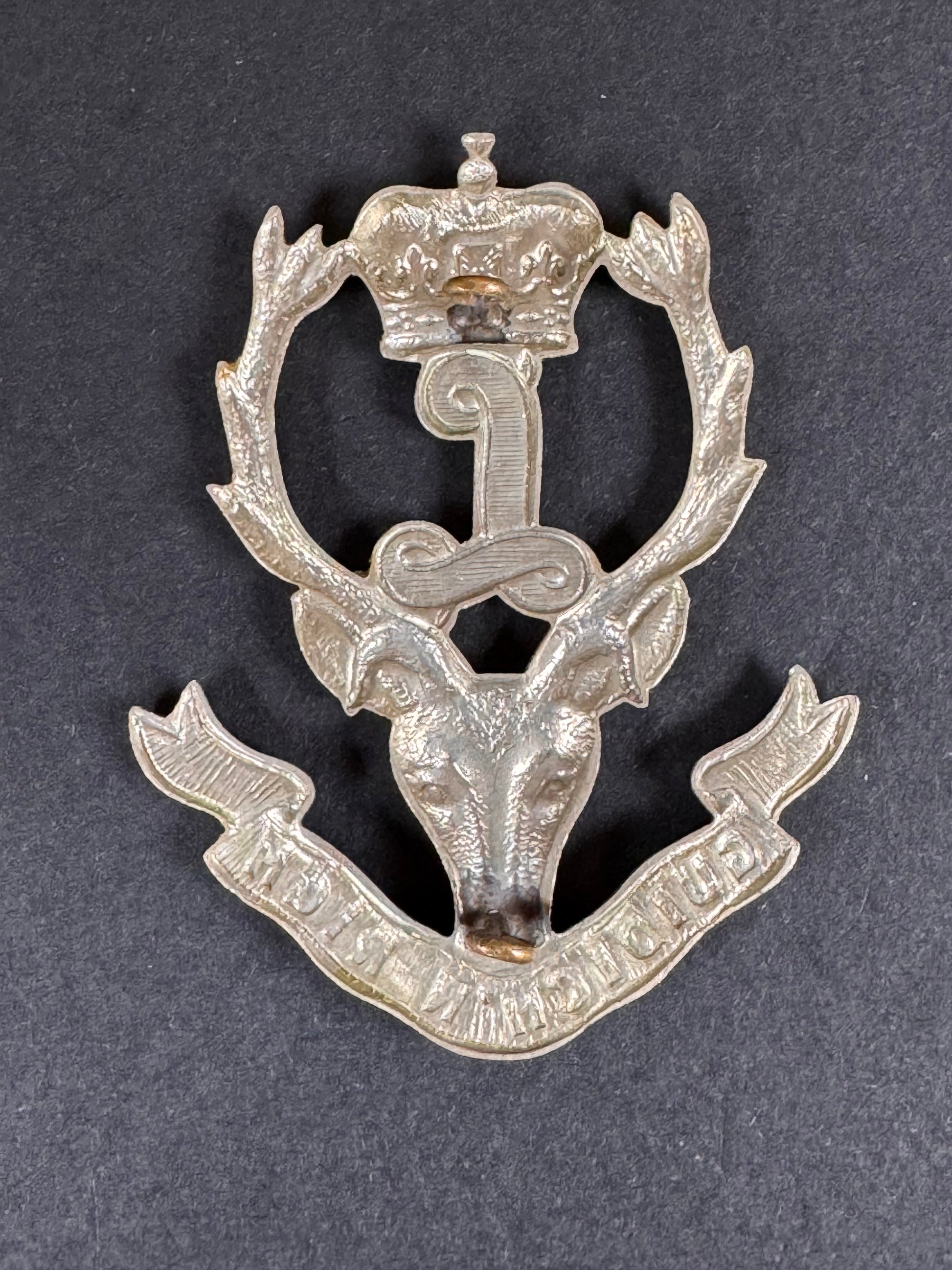 Photo 2 of WW2 Canadian Seaforth Highlanders of Canada Cap Badge - collectible militaria item