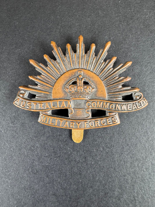 Photo 1 of WW1 Australian Commonwealth Military Forces Cap Badge - collectible militaria item