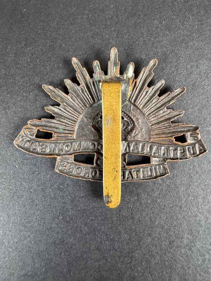 Photo 2 of WW1 Australian Commonwealth Military Forces Cap Badge - collectible militaria item