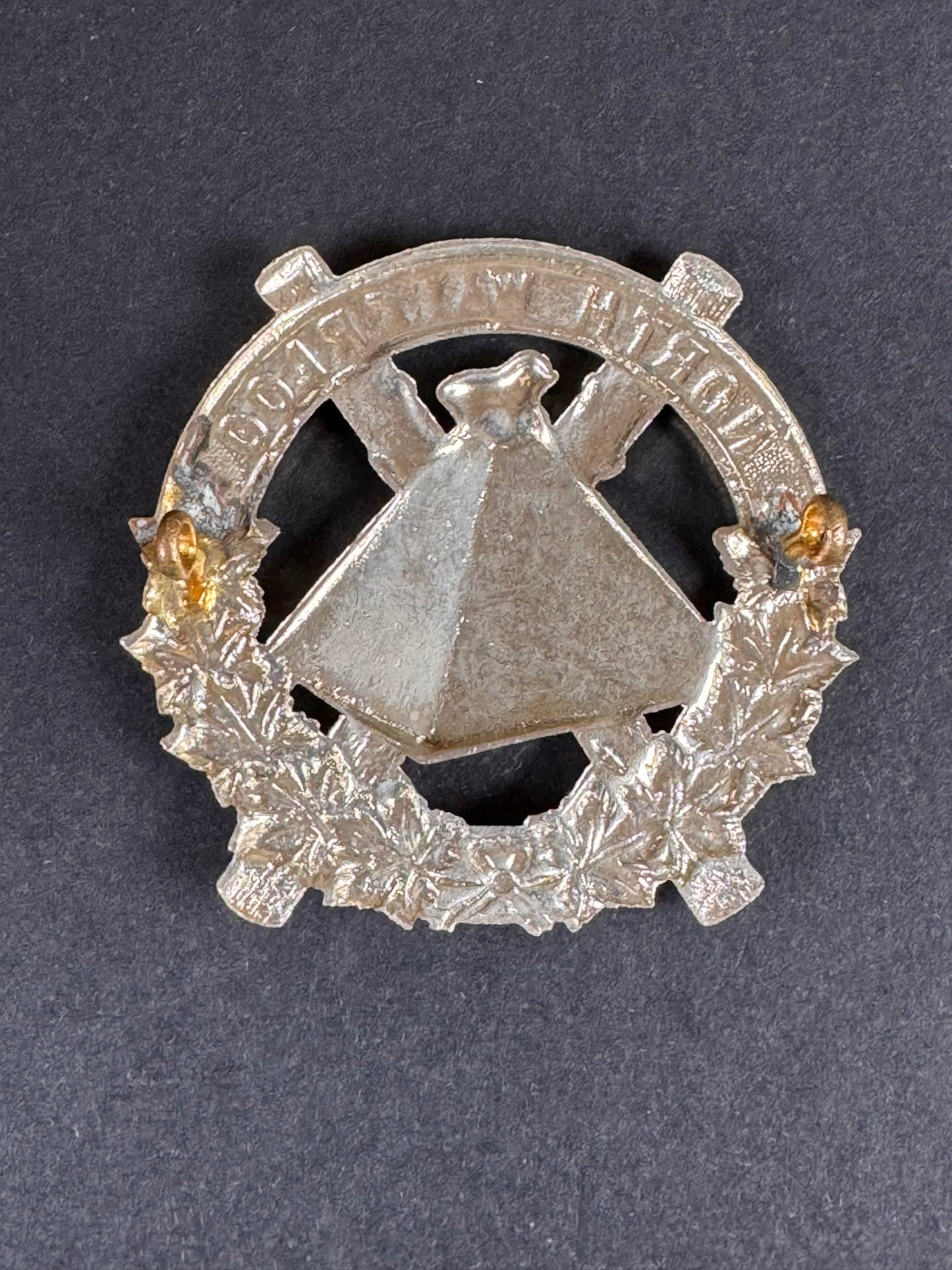 Photo 2 of WW2 Canadian Army North Waterloo Scots Fusiliers of Canada Cap Badge - collectible militaria item