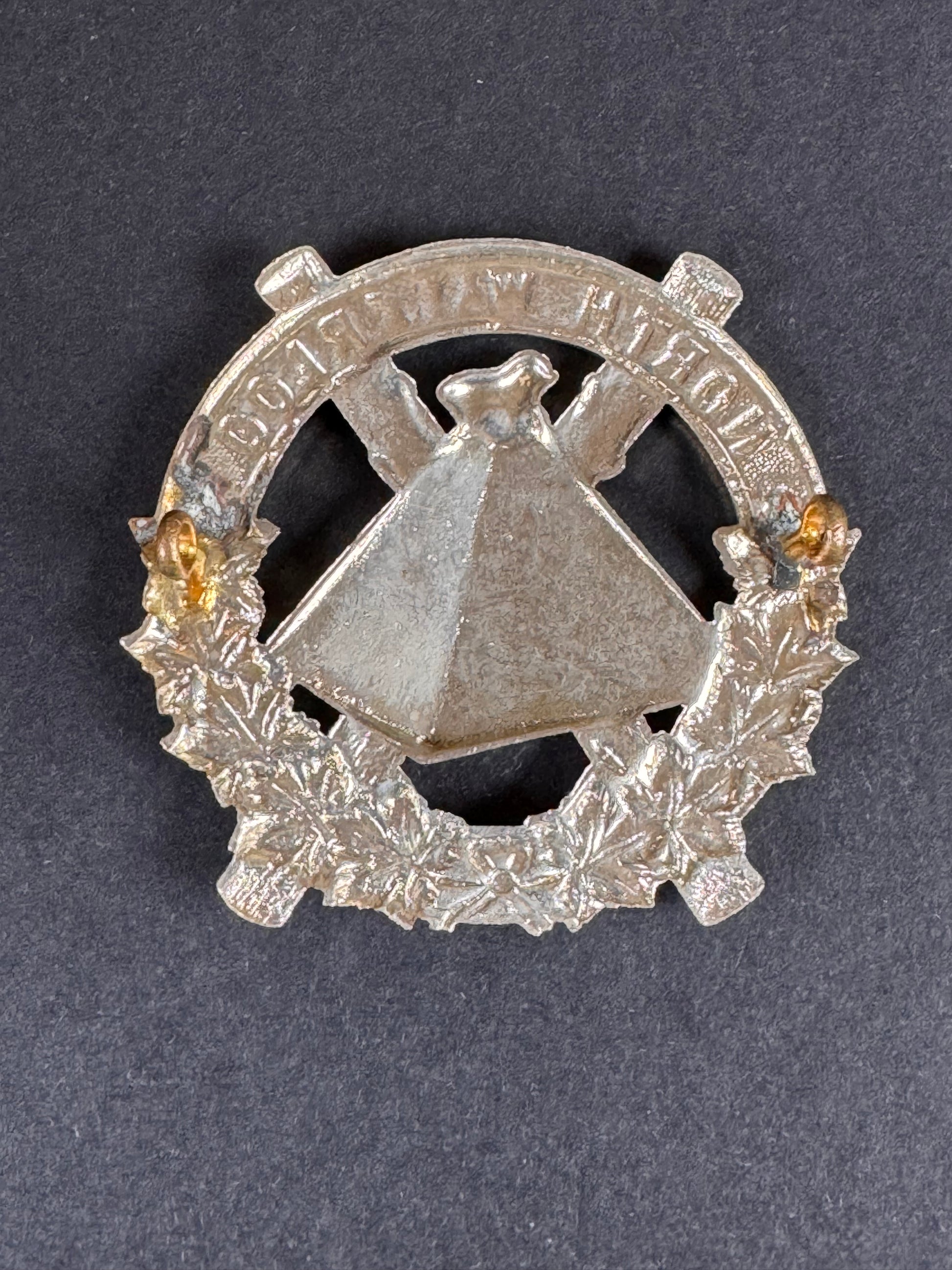 Photo 2 of WW2 Canadian Army North Waterloo Scots Fusiliers of Canada Cap Badge - collectible militaria item