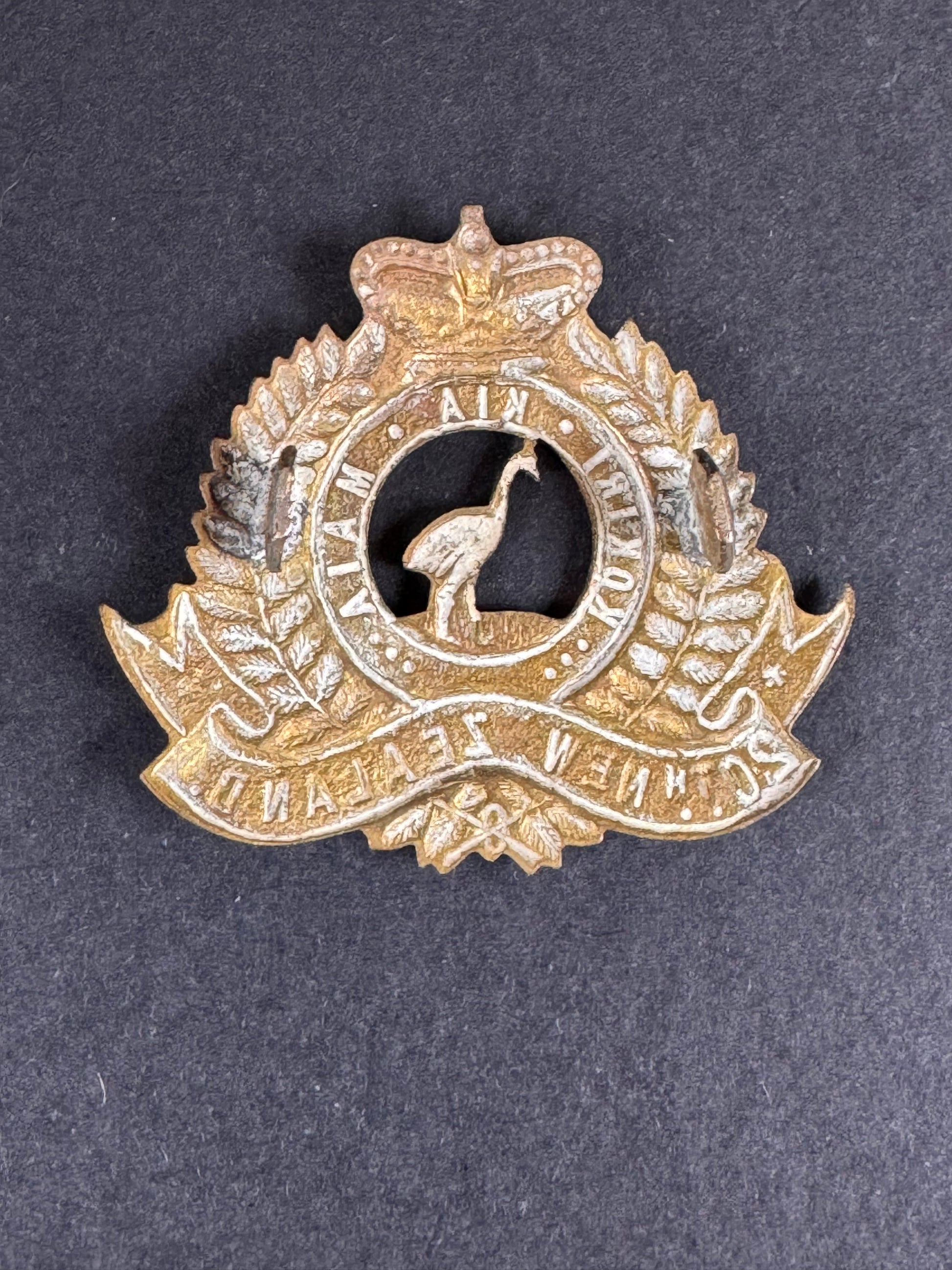 Photo 2 of WW1 New Zealand Army 20th Reinforcements Cap Badge ANZAC NZEF - collectible militaria item