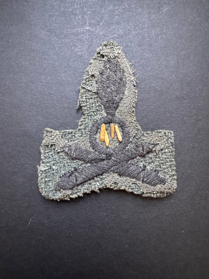 Photo 2 of WW2 Italian Army 20th Artillery Regiment Officer's Cap Badge - collectible militaria item