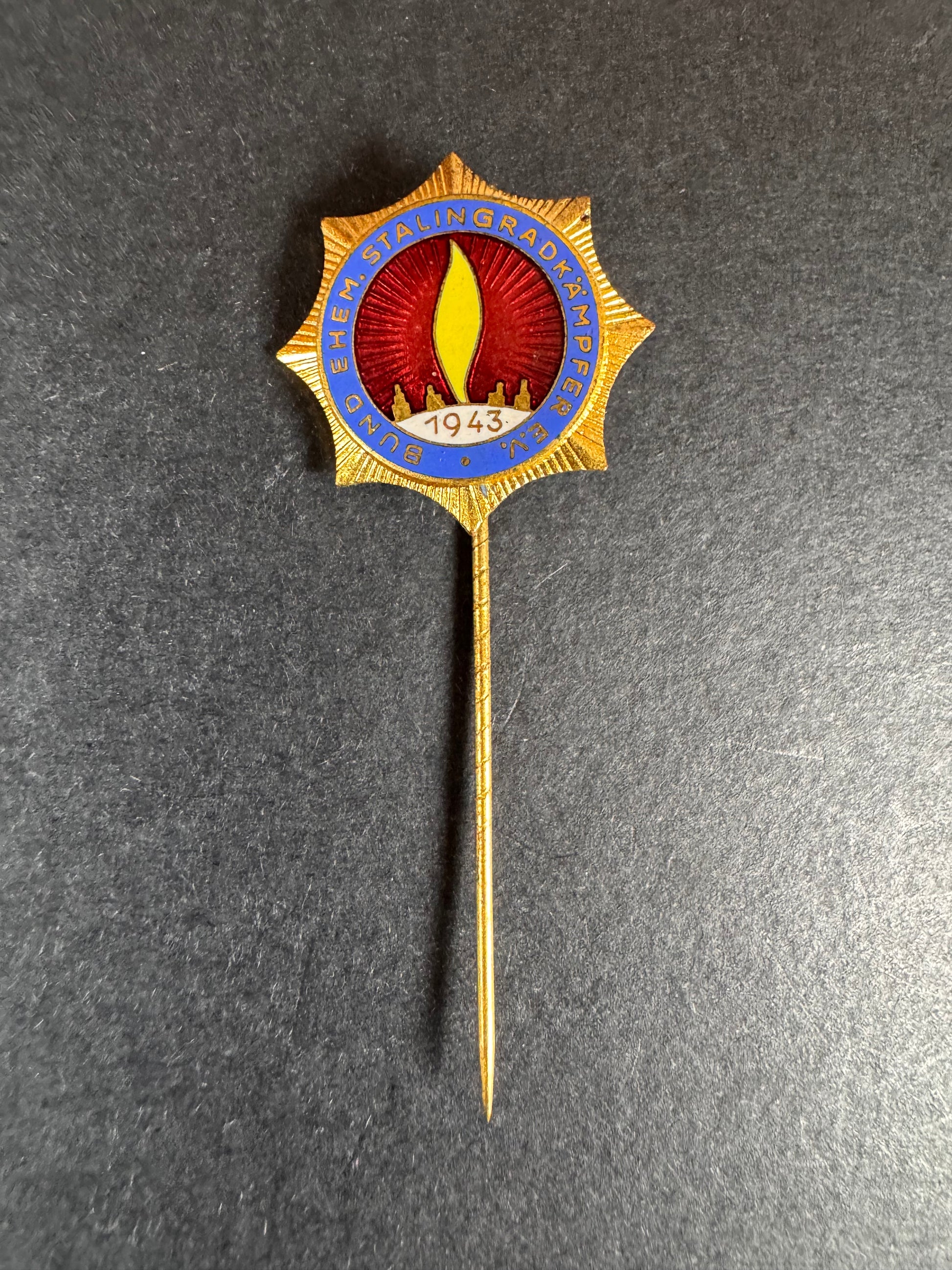 Photo 1 of Stalingrad Veteran's Membership Stickpin Badge - collectible militaria item