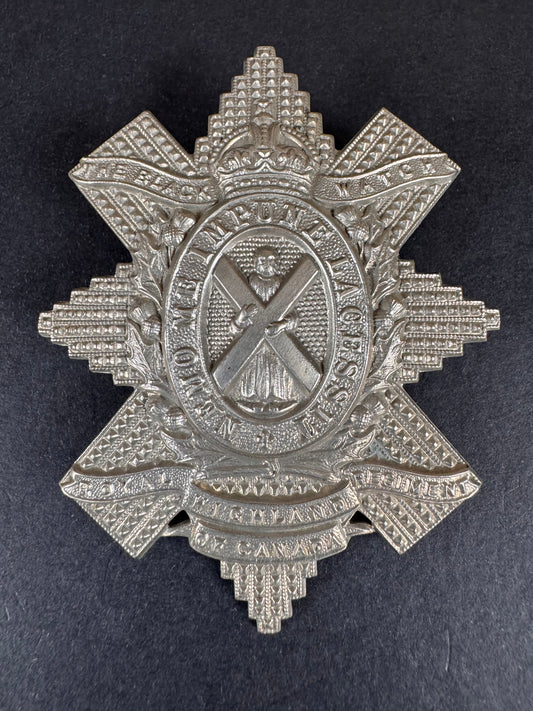 Photo 1 of WW2 Royal Highlanders Regiment of Canada Glengarry Cap Badge - collectible militaria item
