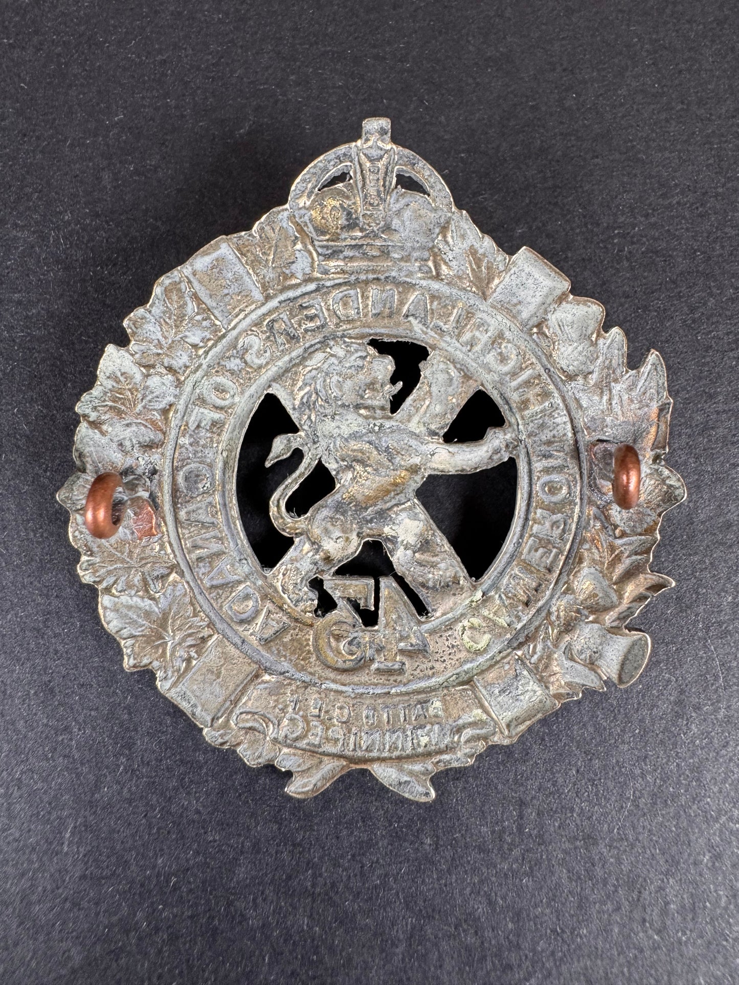 Photo 2 of WW1 Canadian Army 43rd Winnipeg Battalion CEF Cap Badge - collectible militaria item