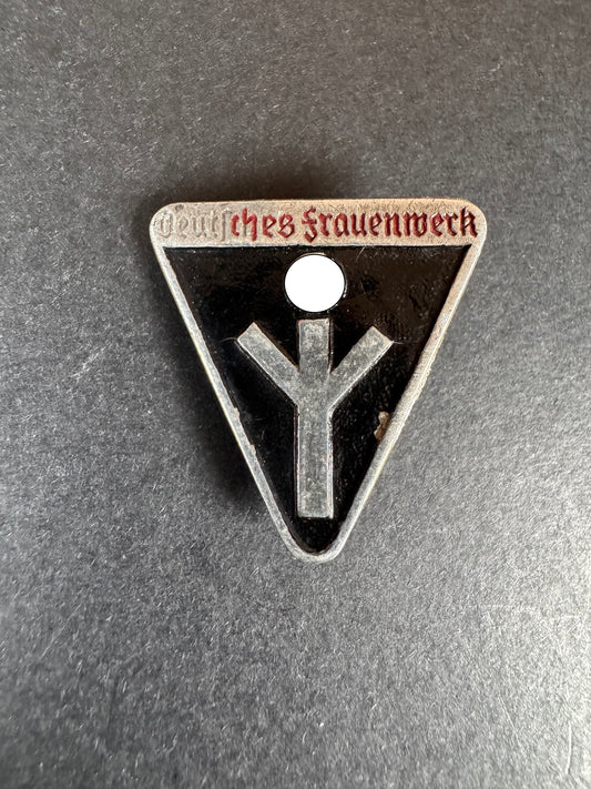 Photo 1 of Third Reich Deutsches Frauenschaft Membership Badge - collectible militaria item