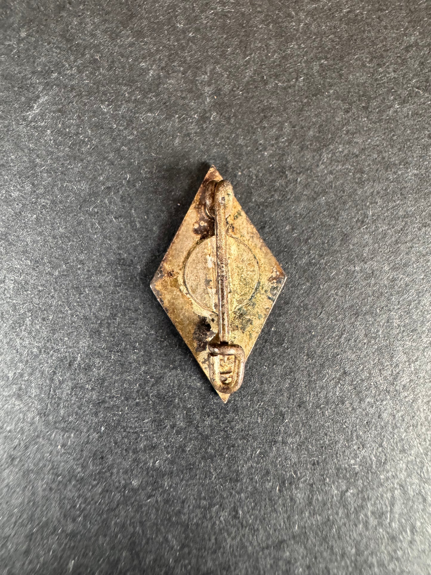 Photo 3 of Third Reich Hitler Youth Membership Badge RZM M1/48 - collectible militaria item
