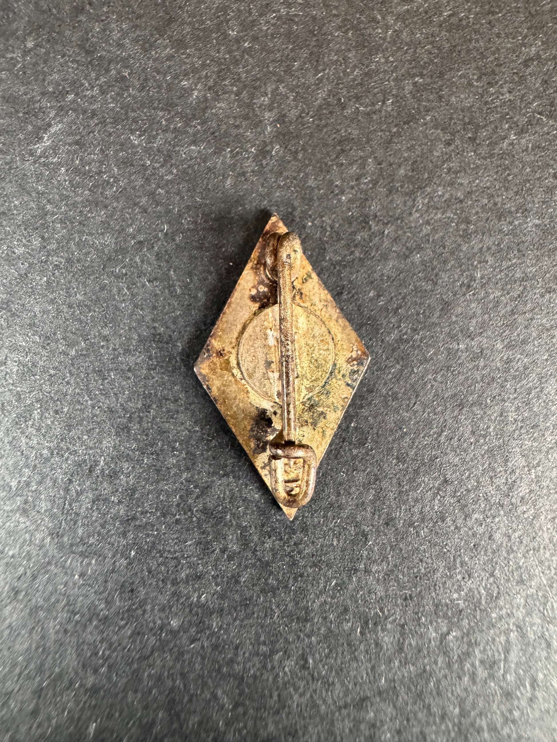 Photo 3 of Third Reich Hitler Youth Membership Badge RZM M1/48 - collectible militaria item
