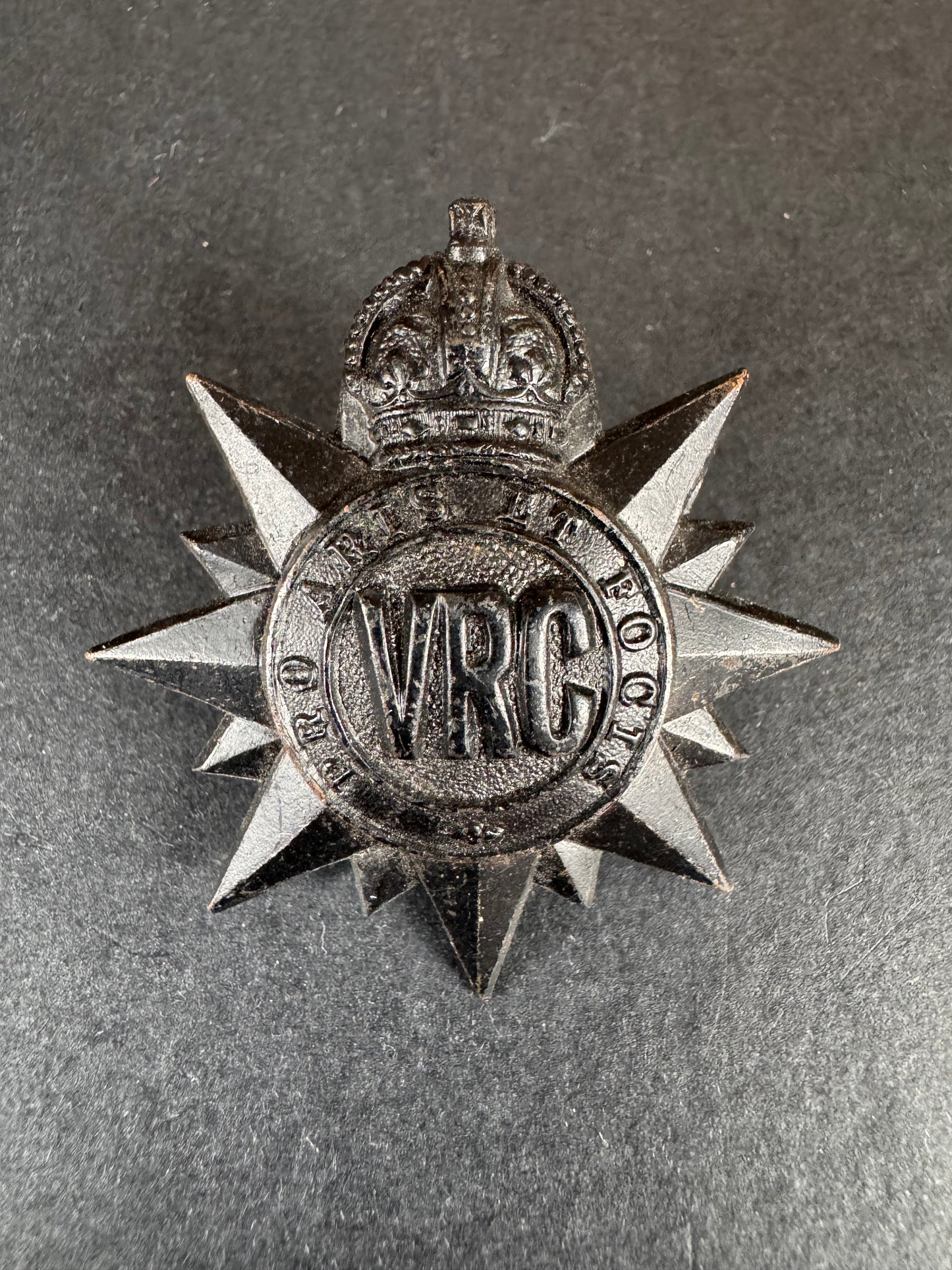 Photo 1 of WW2 Canadian Army Victoria Rifles of Canada Cap Badge - collectible militaria item