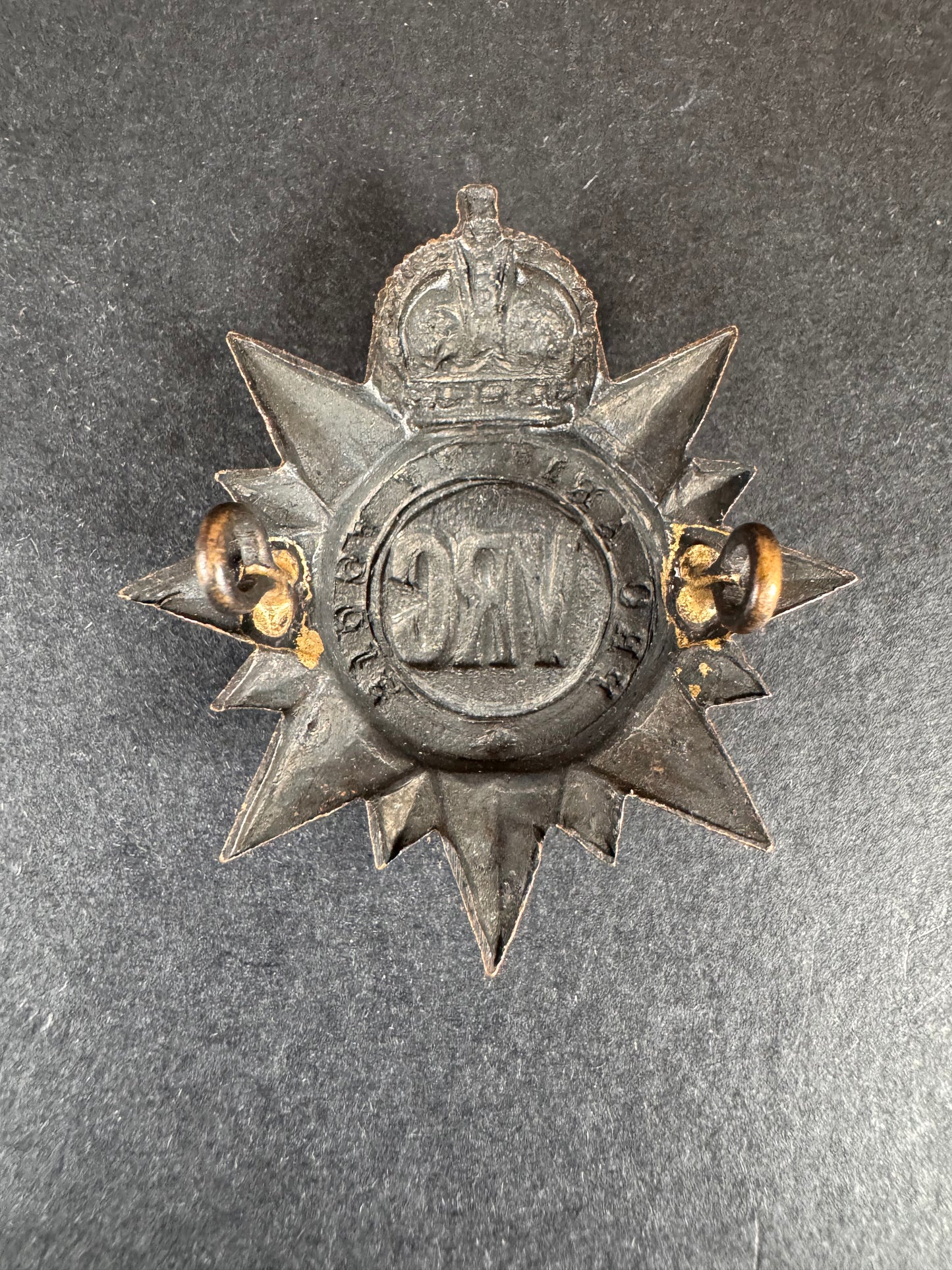 Photo 2 of WW2 Canadian Army Victoria Rifles of Canada Cap Badge - collectible militaria item
