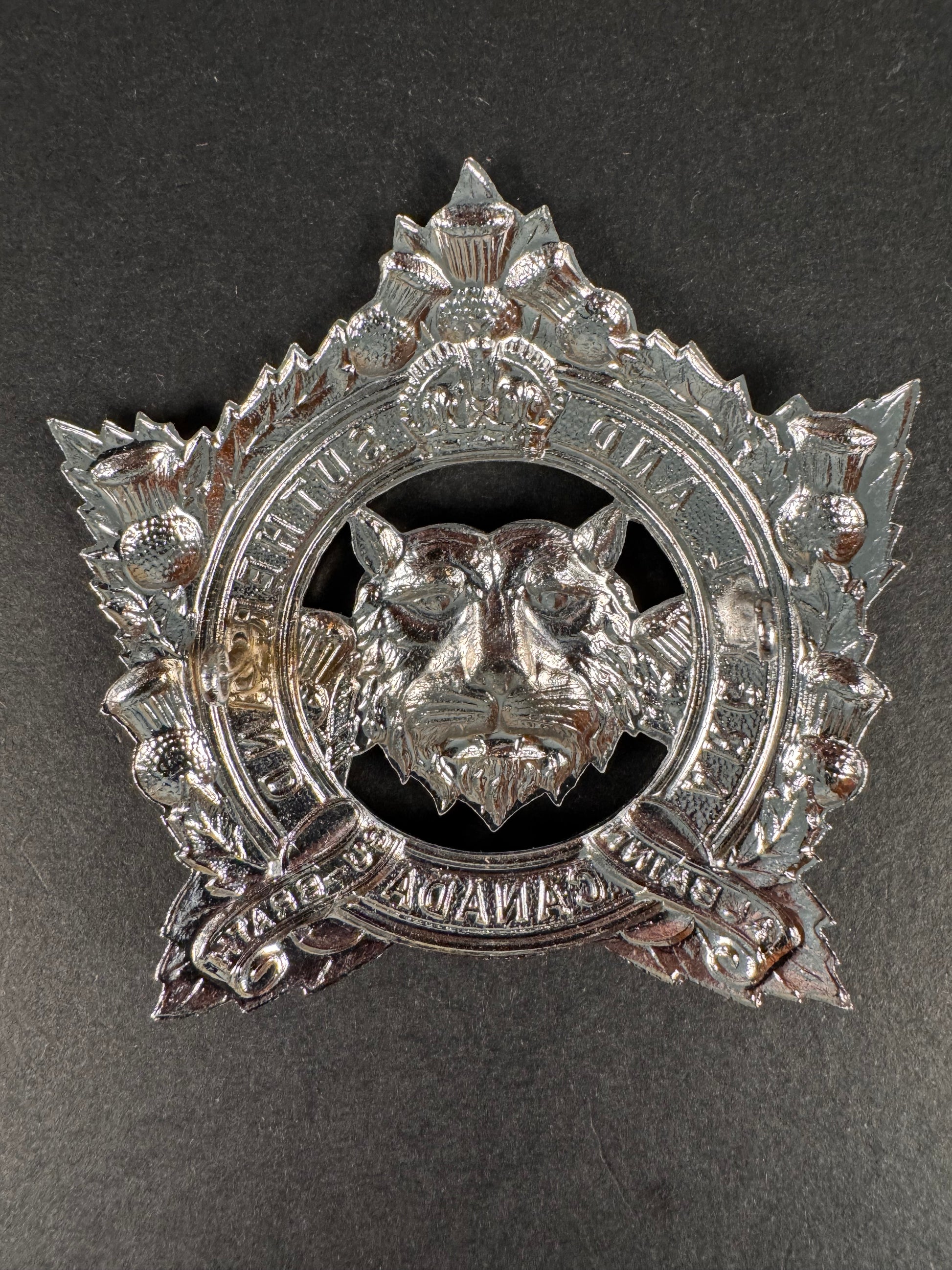 Photo 2 of WW2 Canadian Army Argyll & Sutherland Highlanders Of Canada Cap Badge - collectible militaria item