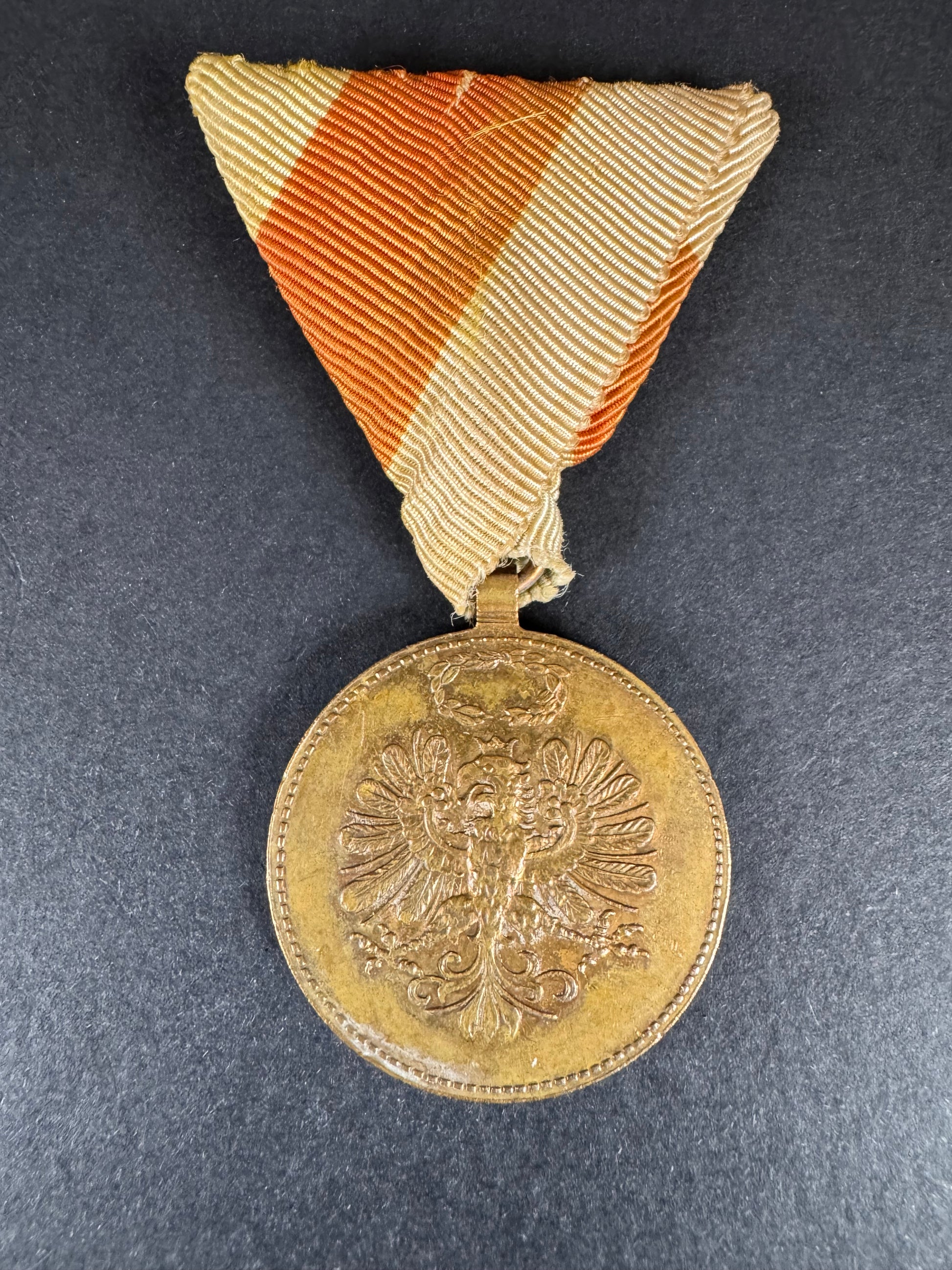 Photo 1 of WW1 Austrian Medal for the Defense of Tirol (Tyrol) 1914 1918 - collectible militaria item